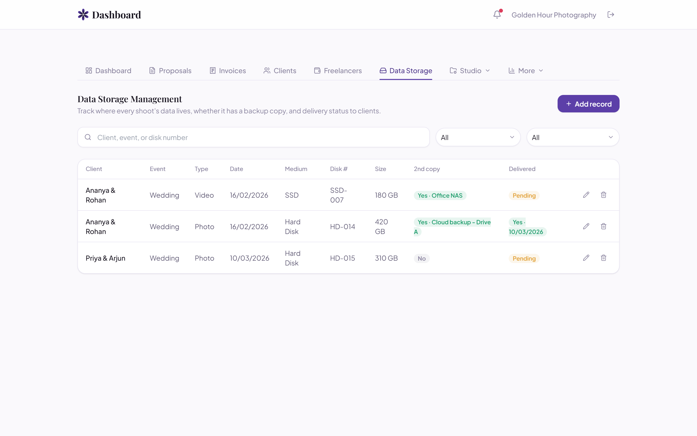 Data storage log tracking hard disks and delivery status in TaKo Studio